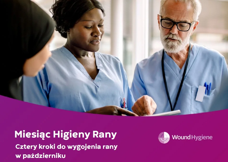 Mężczyzna i kobieta patrzący na gazetę