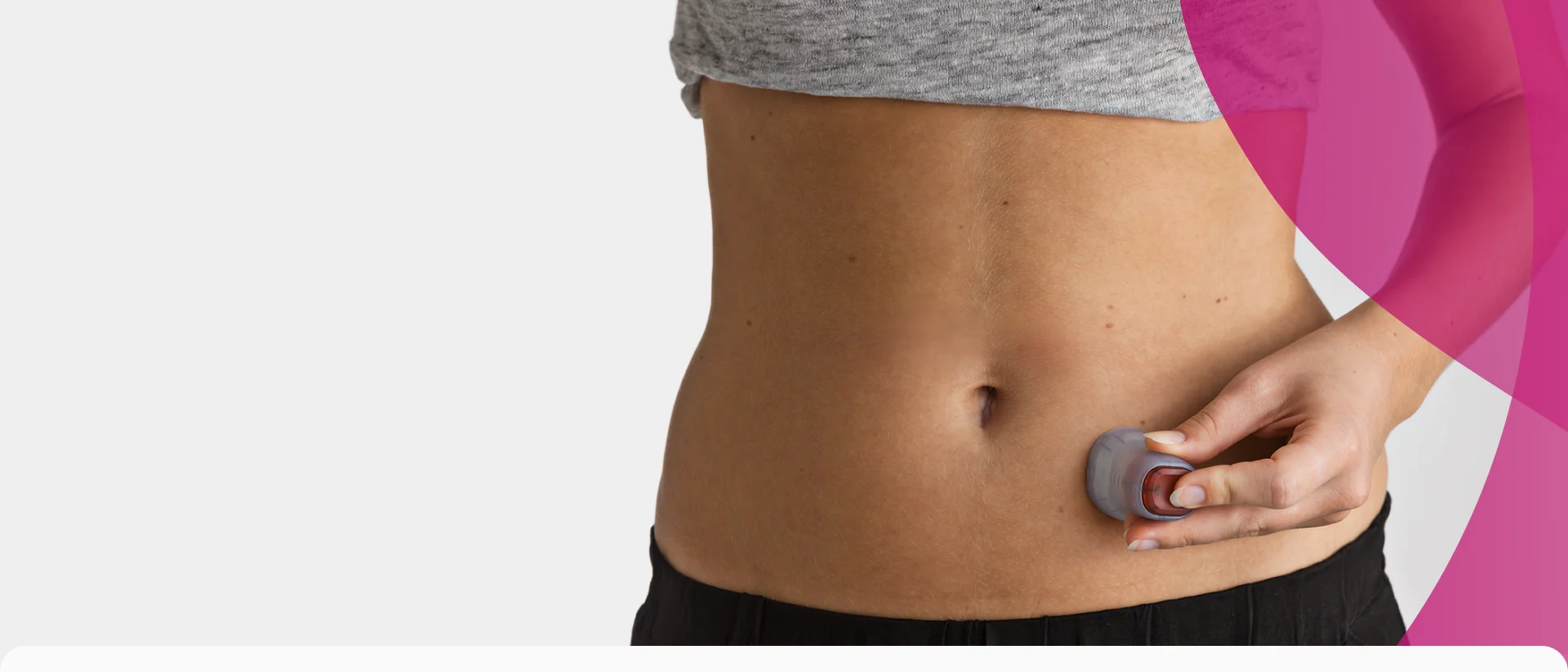 A women is putting a Neria Guard infusion set on the body