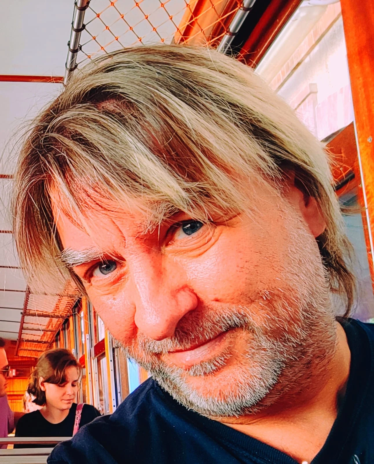 un uomo con la barba