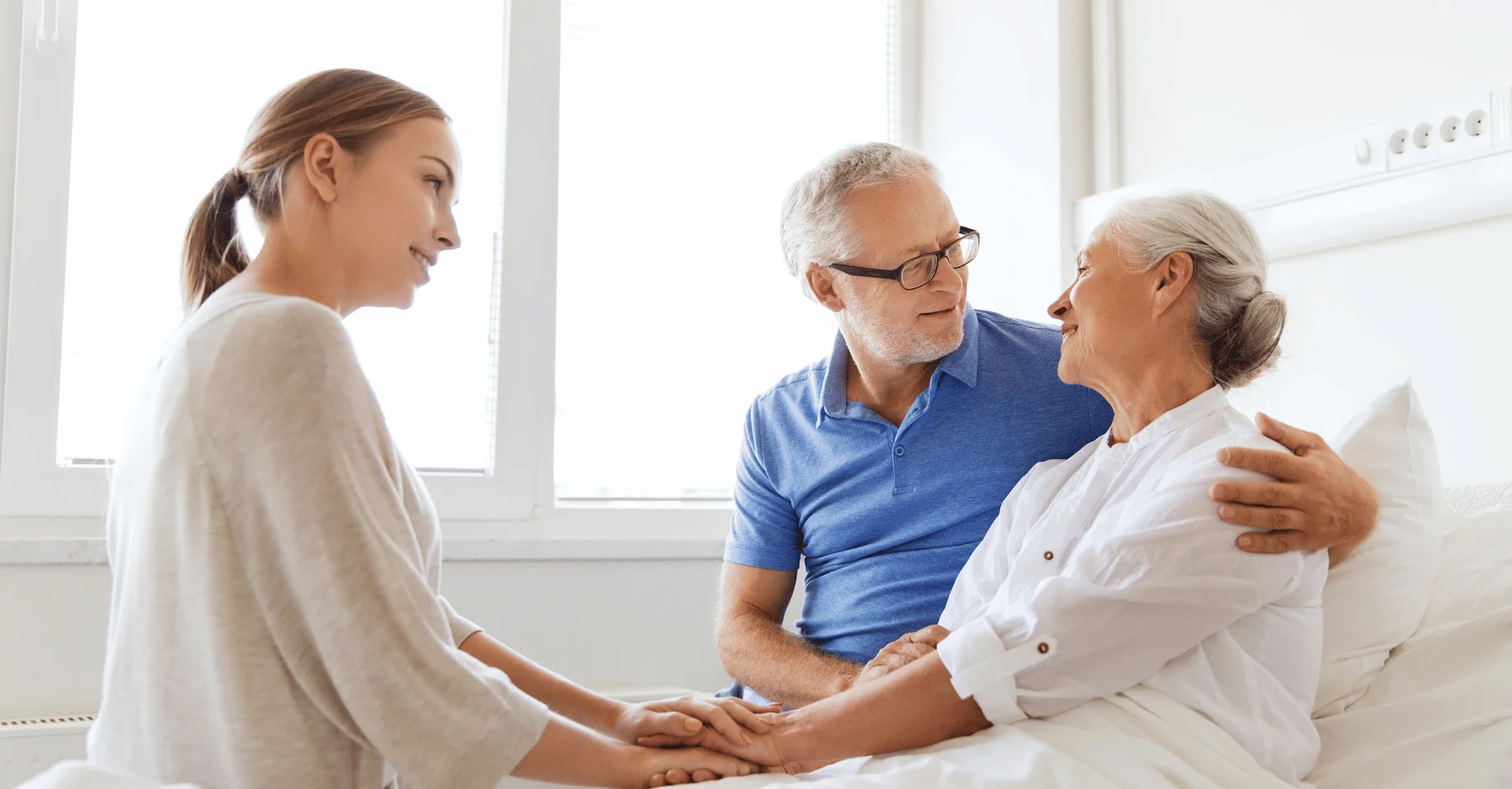 患者と話す医師